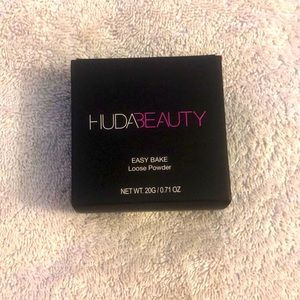 Brand New Huda Beauty Easy Bake Loose Powder in Sugar Cookie